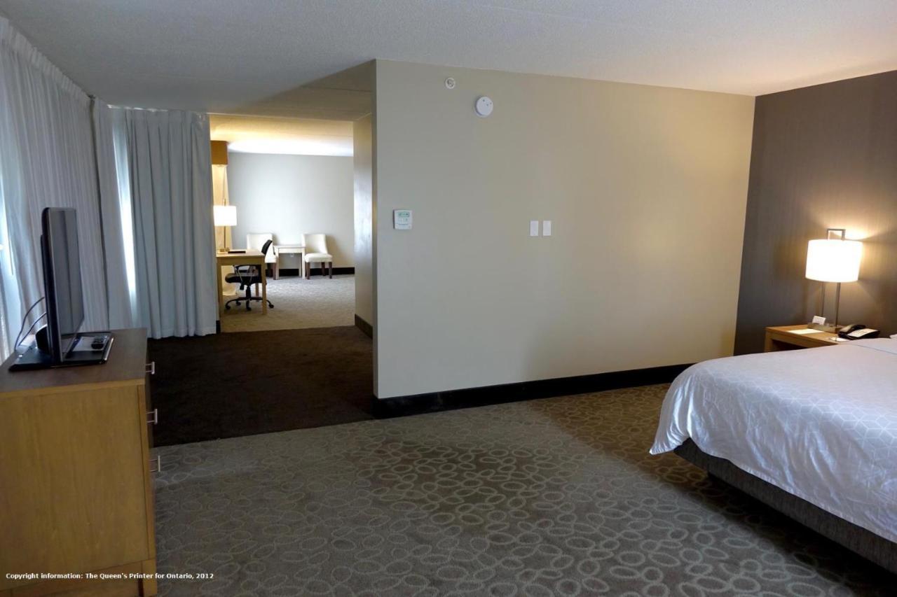 Holiday Inn Express & Suites Oshawa Downtown - Toronto Area By Ihg Buitenkant foto