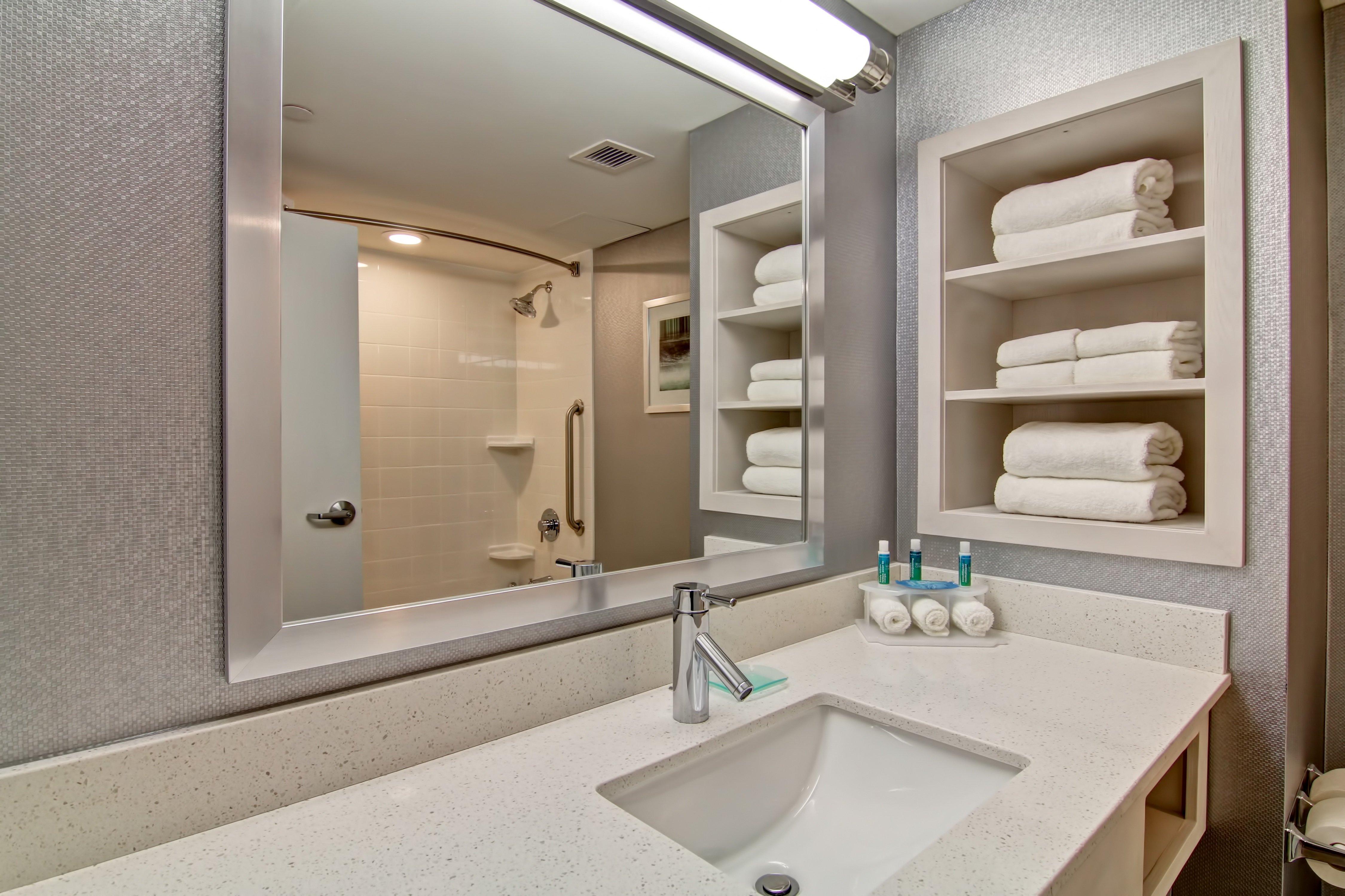 Holiday Inn Express & Suites Oshawa Downtown - Toronto Area By Ihg Buitenkant foto
