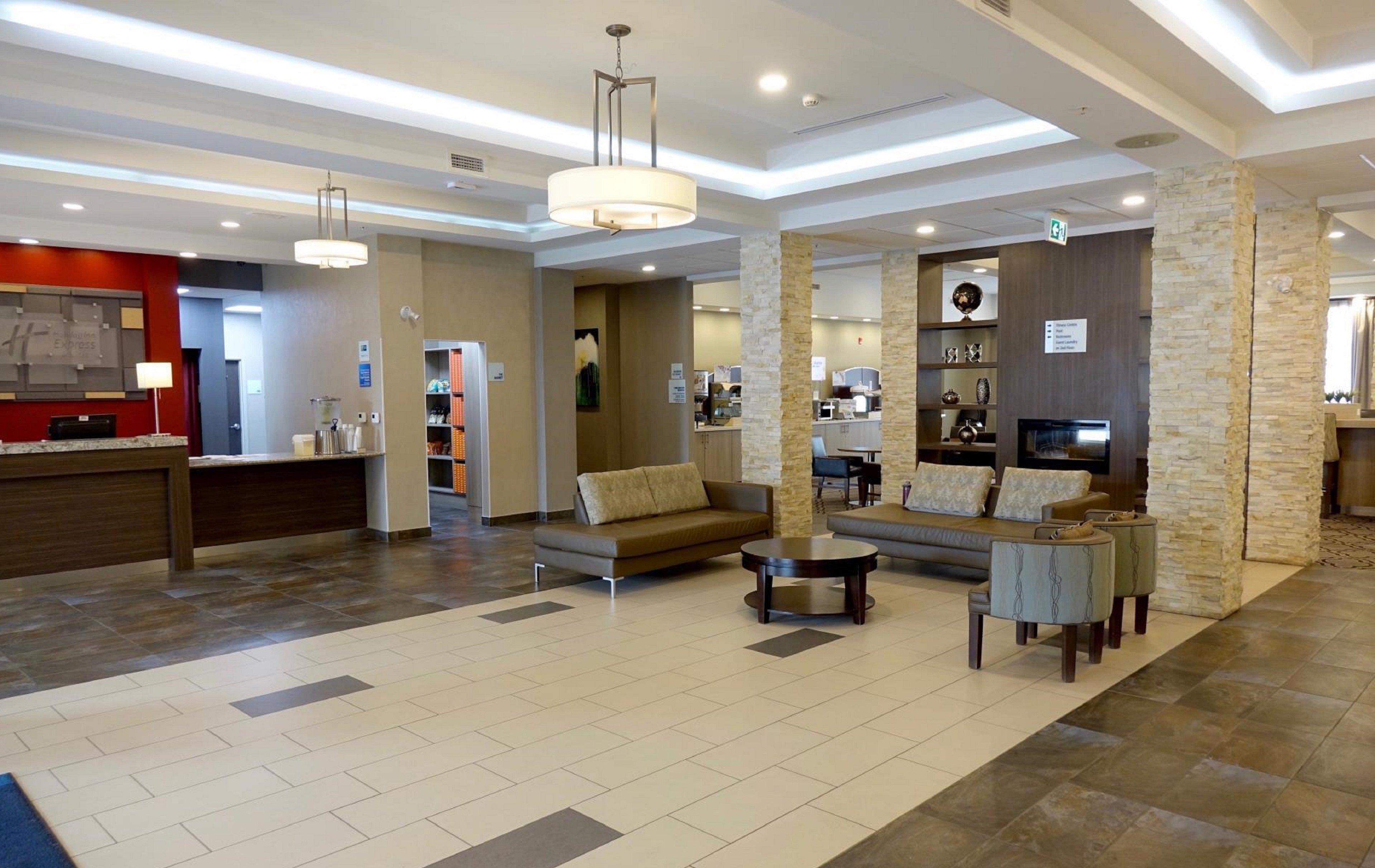 Holiday Inn Express & Suites Oshawa Downtown - Toronto Area By Ihg Buitenkant foto
