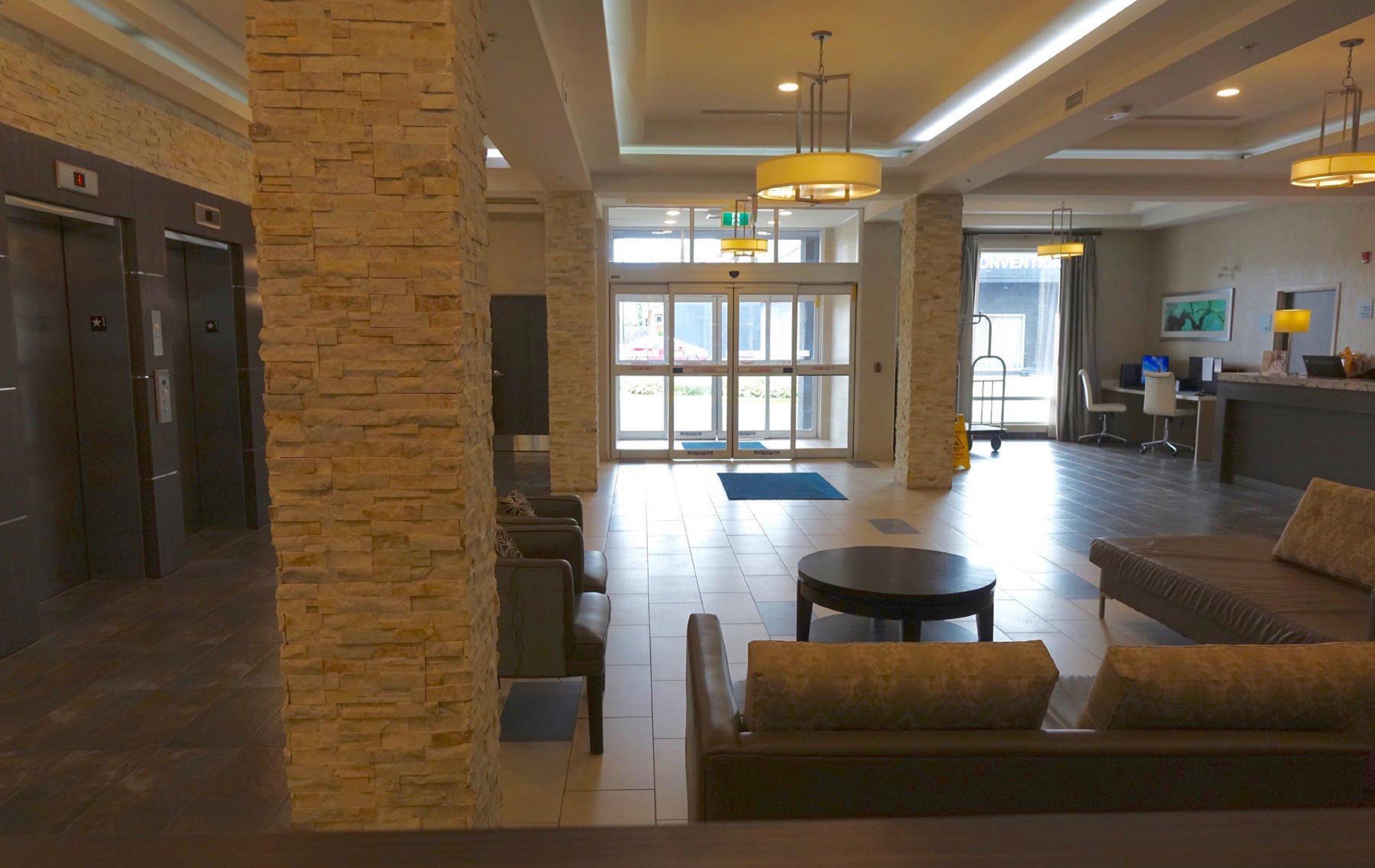 Holiday Inn Express & Suites Oshawa Downtown - Toronto Area By Ihg Buitenkant foto