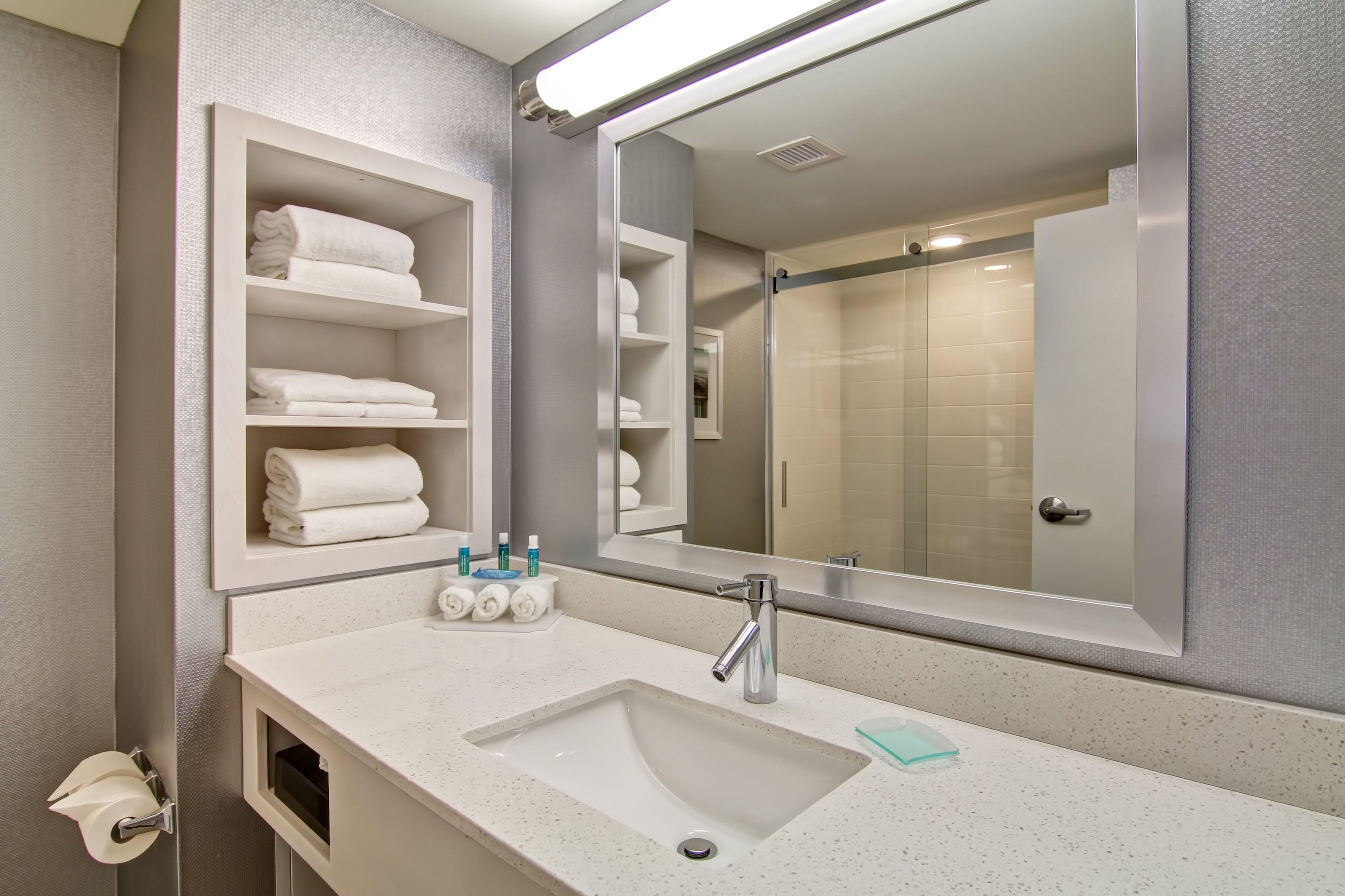 Holiday Inn Express & Suites Oshawa Downtown - Toronto Area By Ihg Buitenkant foto