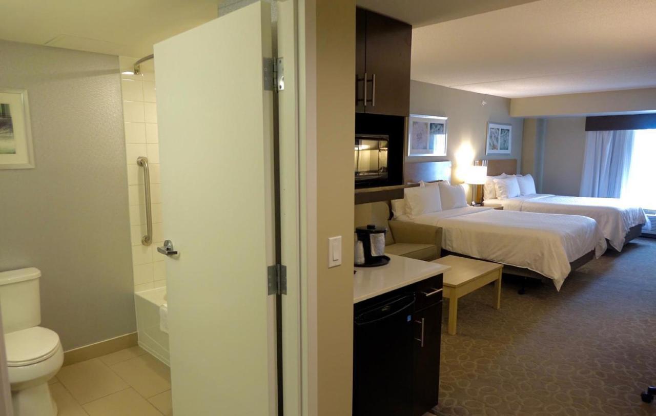 Holiday Inn Express & Suites Oshawa Downtown - Toronto Area By Ihg Buitenkant foto