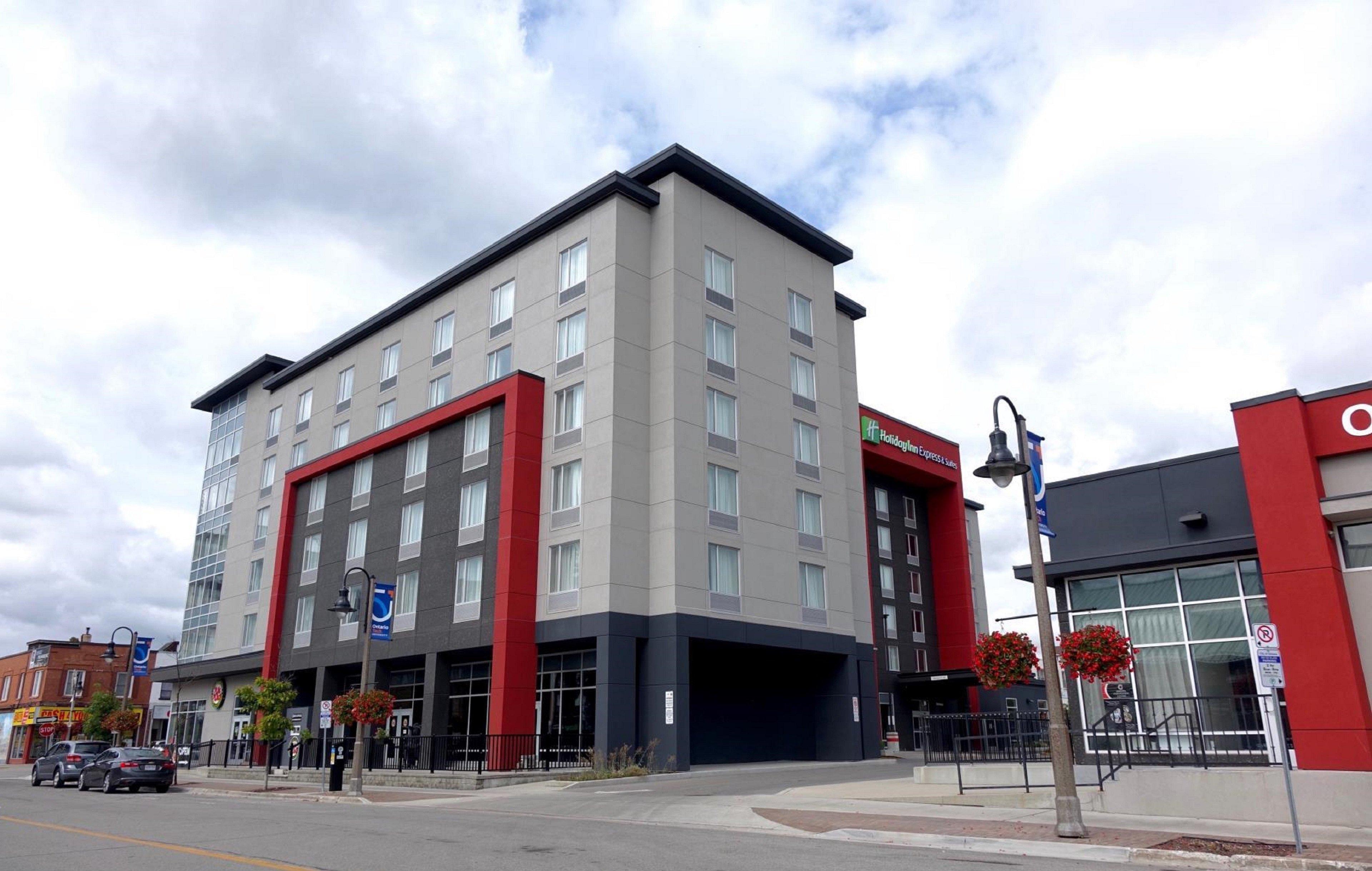 Holiday Inn Express & Suites Oshawa Downtown - Toronto Area By Ihg Buitenkant foto